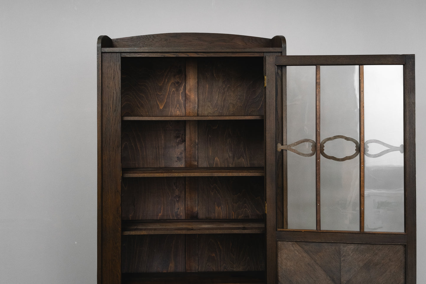 Eleganter Jugendstil Bücherschrank
