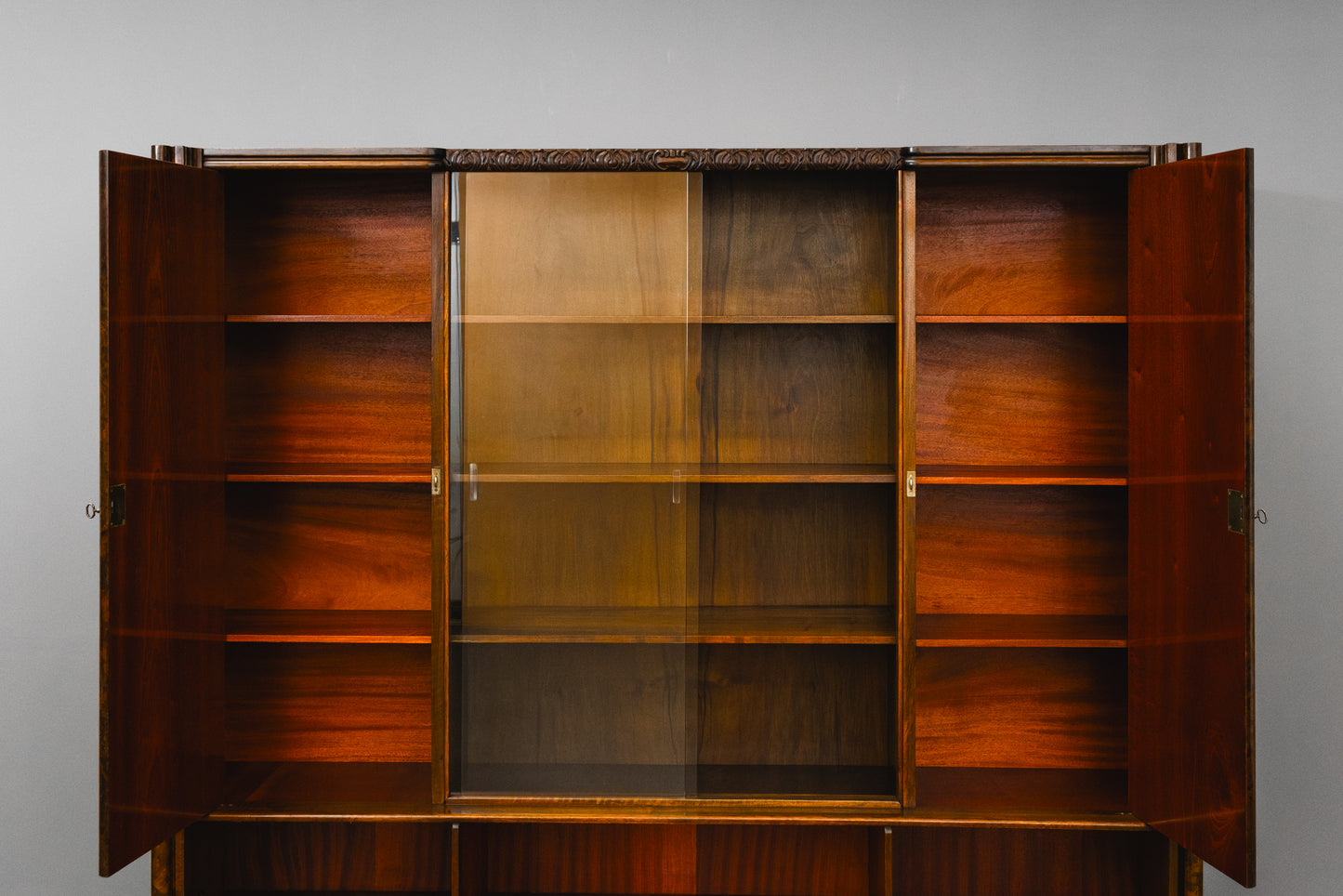 Besonderer Art Déco Bücherschrank