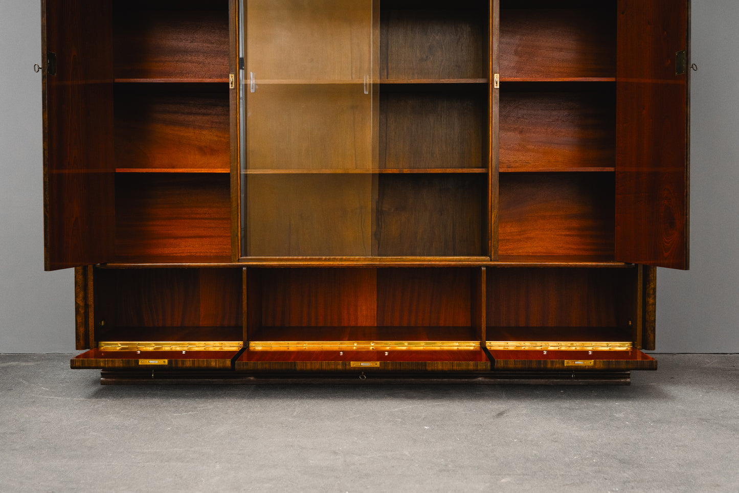 Besonderer Art Déco Bücherschrank