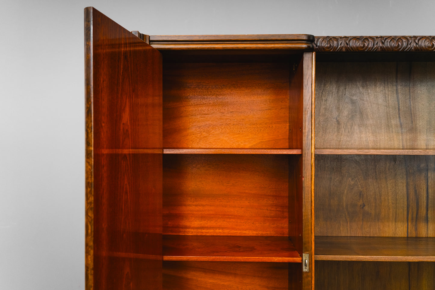 Besonderer Art Déco Bücherschrank