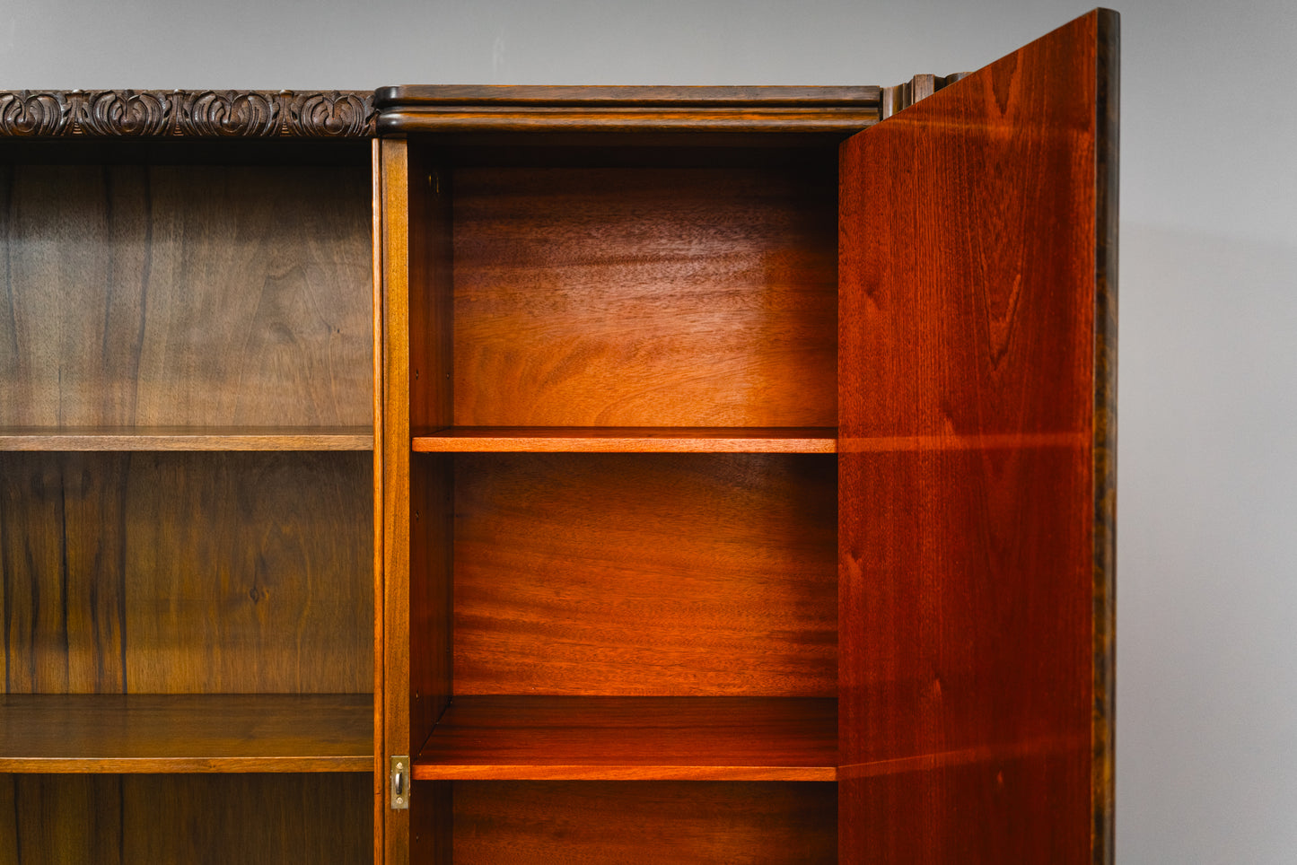 Besonderer Art Déco Bücherschrank