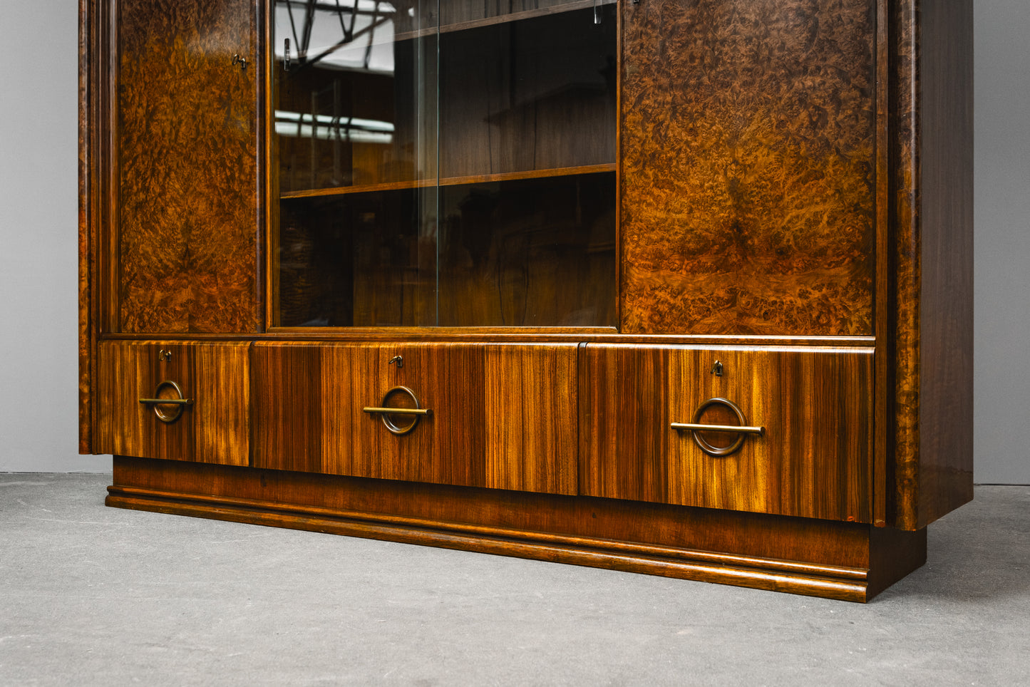 Besonderer Art Déco Bücherschrank