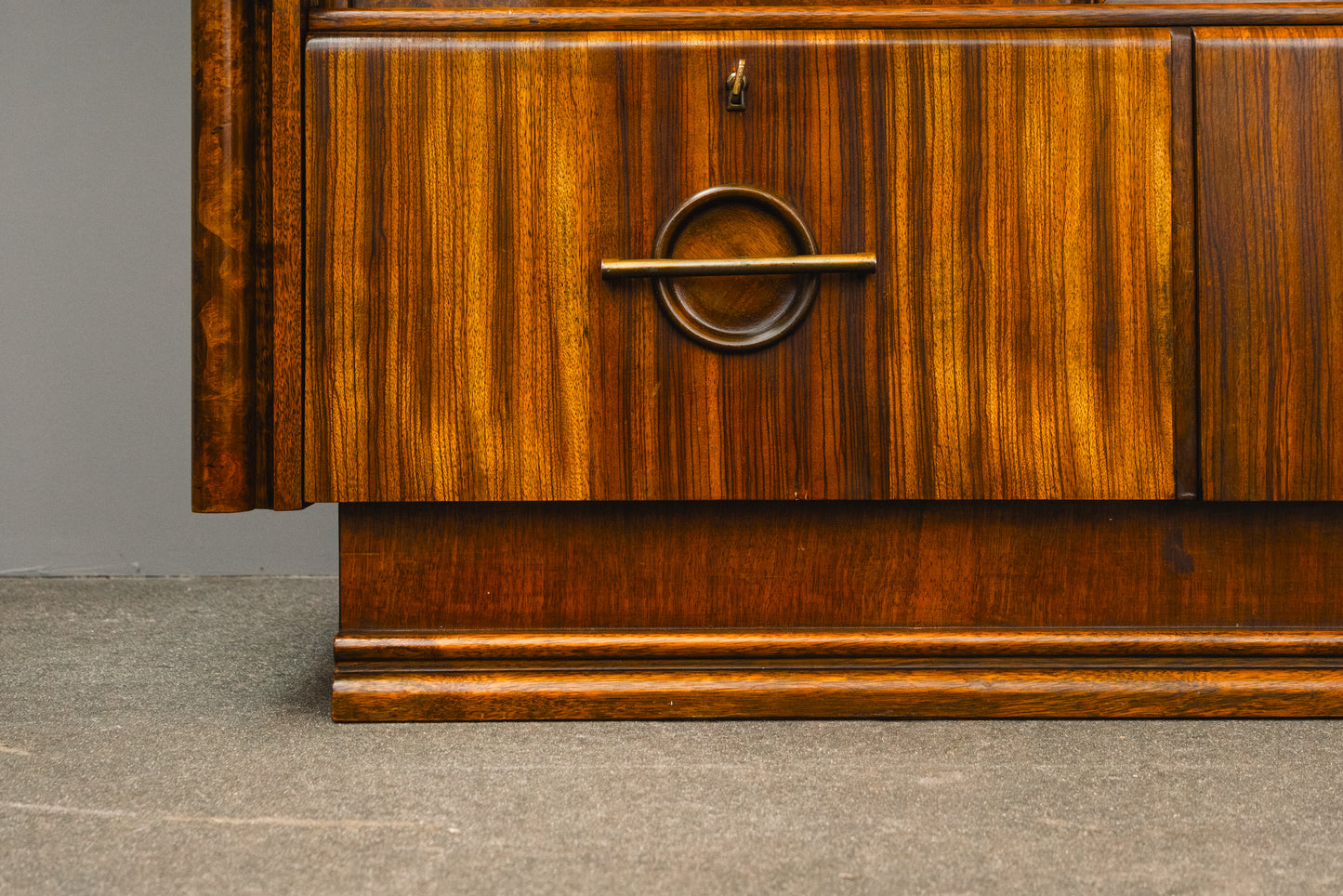 Besonderer Art Déco Bücherschrank