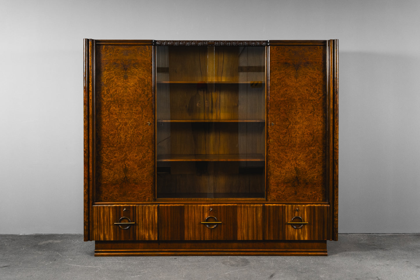 Besonderer Art Déco Bücherschrank