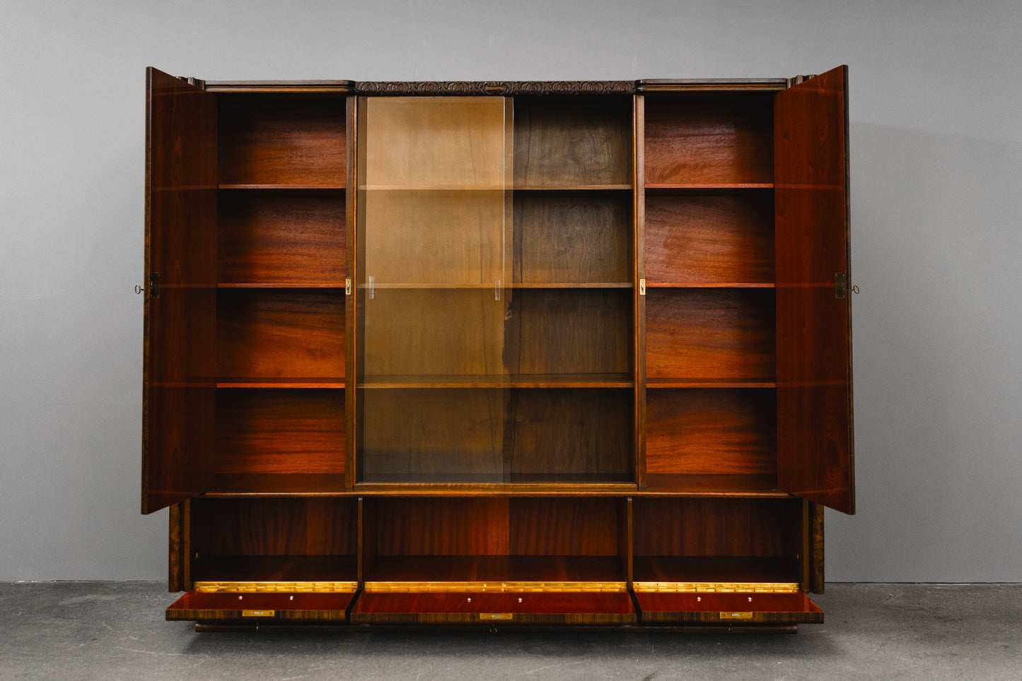 Besonderer Art Déco Bücherschrank