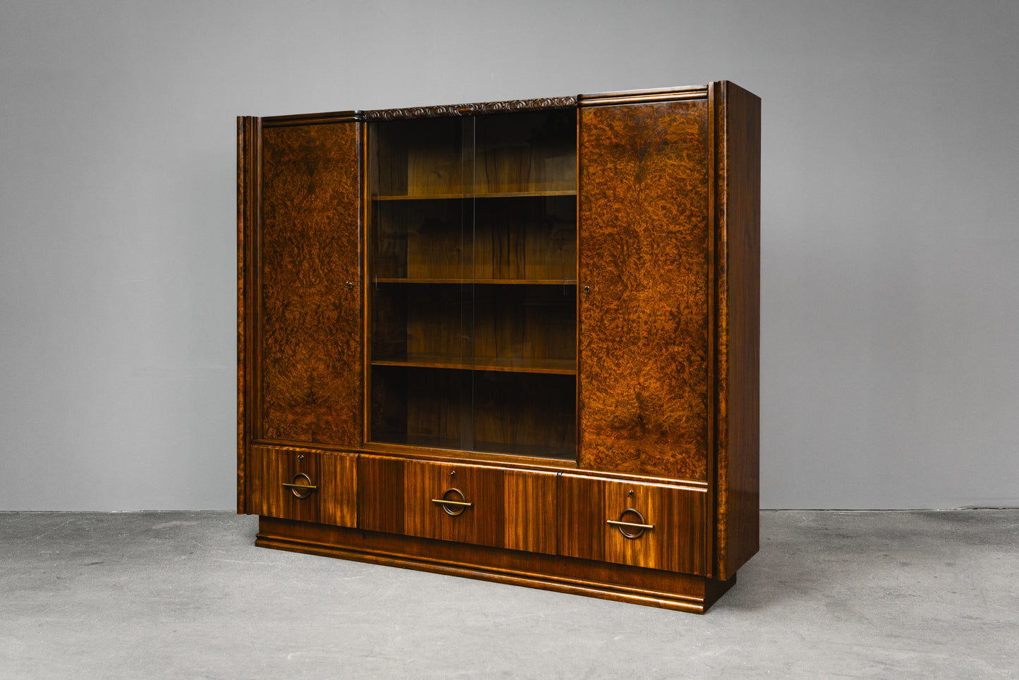 Besonderer Art Déco Bücherschrank