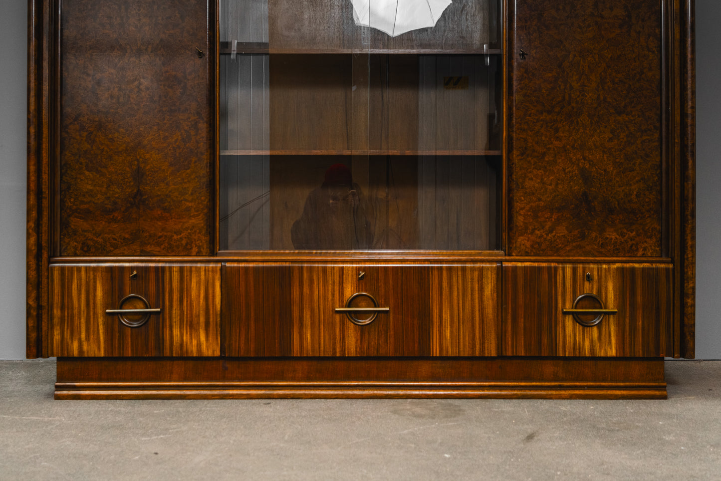 Besonderer Art Déco Bücherschrank