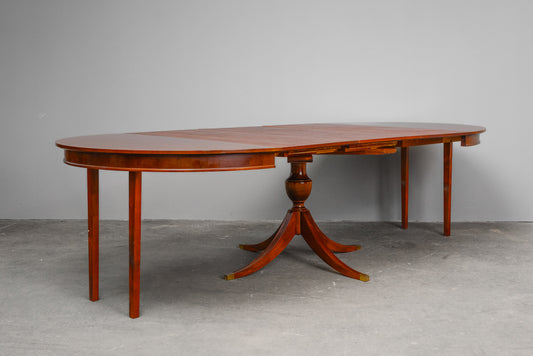 Schöner Esstisch im Englischen Stil