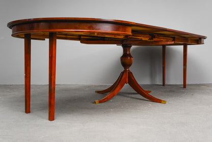 Schöner Esstisch im Englischen Stil