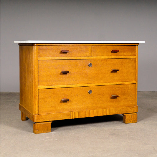 Schlichte Art Déco Kommode