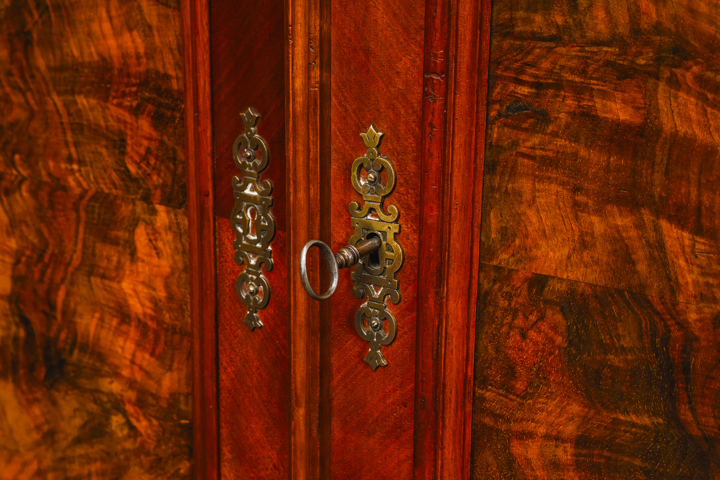 Wunderschönes Gründerzeit Vertiko