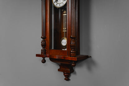 Elegante Gründerzeit Wanduhr