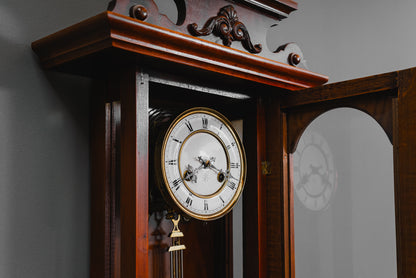 Elegante Gründerzeit Wanduhr