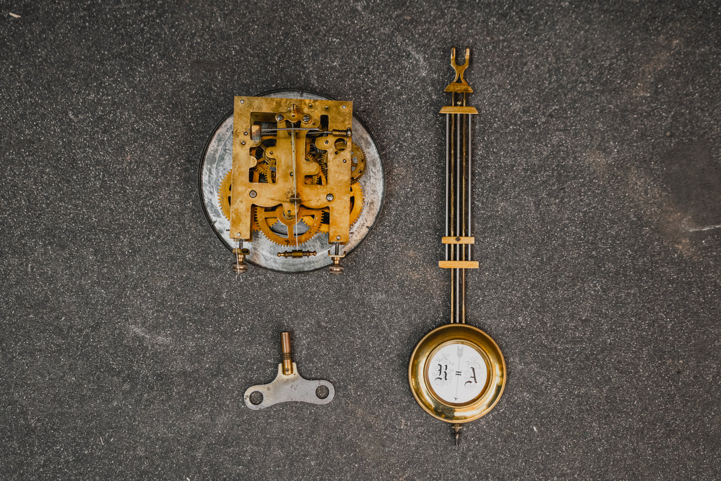 Elegante Gründerzeit Wanduhr