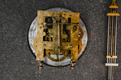 Elegante Gründerzeit Wanduhr