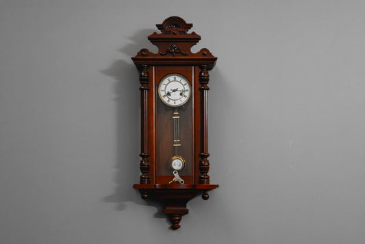 Elegante Gründerzeit Wanduhr