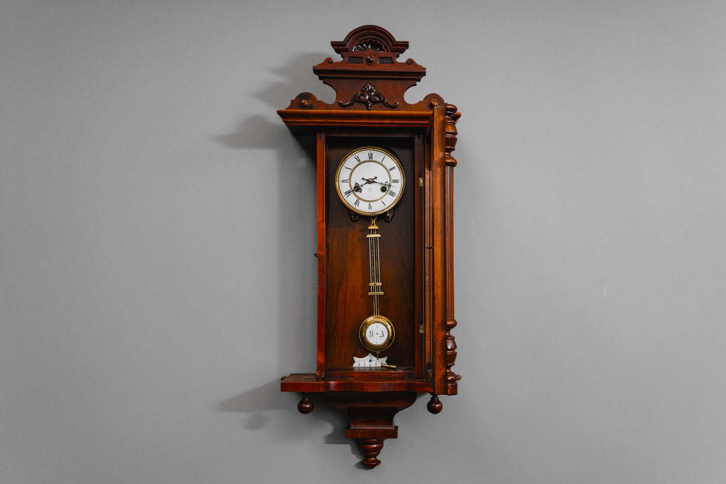 Elegante Gründerzeit Wanduhr