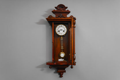 Elegante Gründerzeit Wanduhr