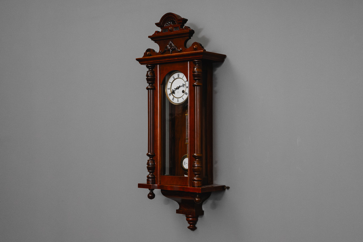 Elegante Gründerzeit Wanduhr