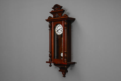 Elegante Gründerzeit Wanduhr