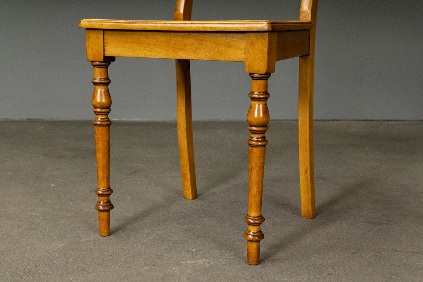 Schöner Biedermeier Stuhl