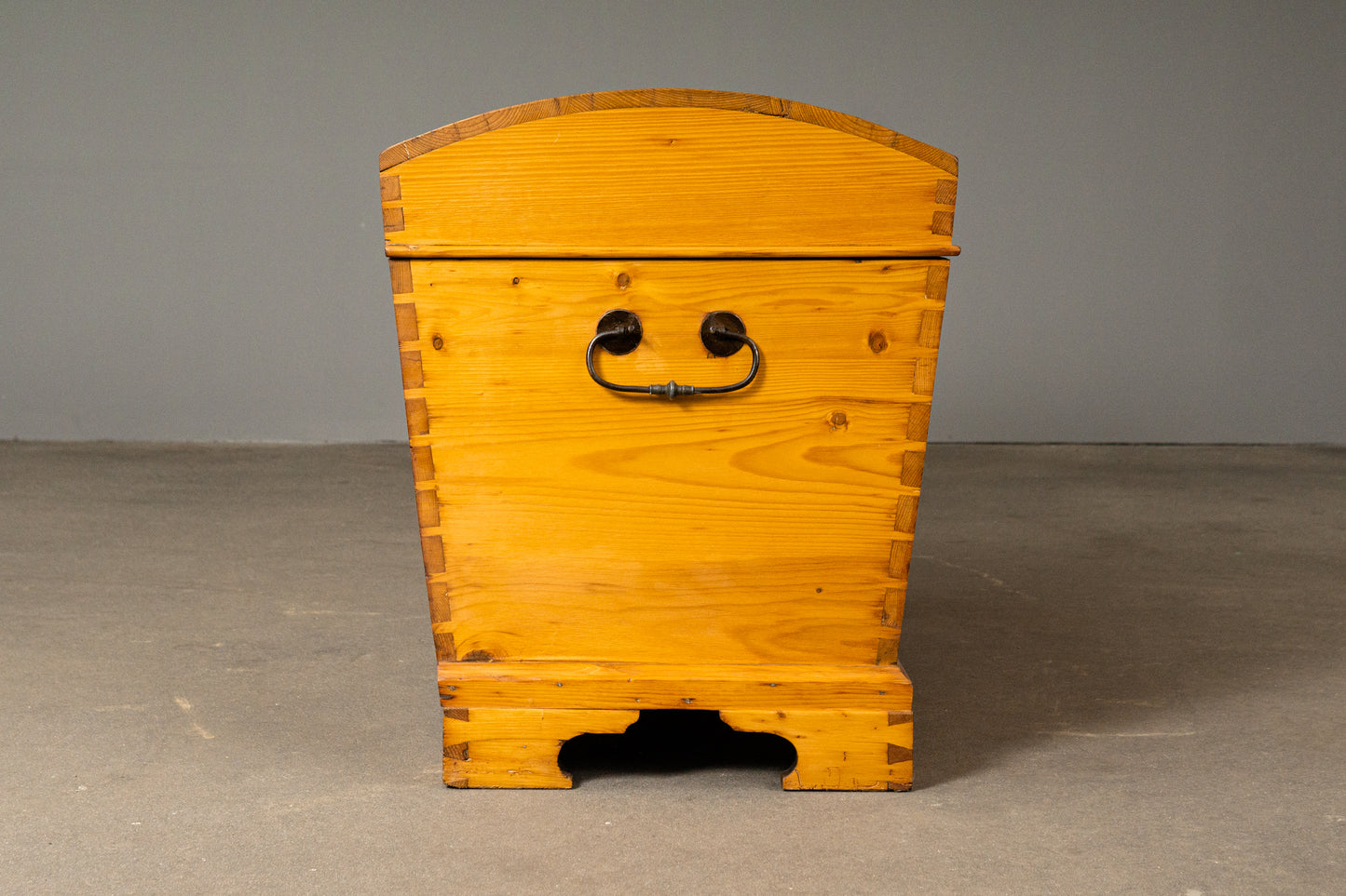 Wunderschöne Biedermeier Runddeckeltruhe