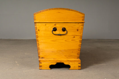 Wunderschöne Biedermeier Runddeckeltruhe