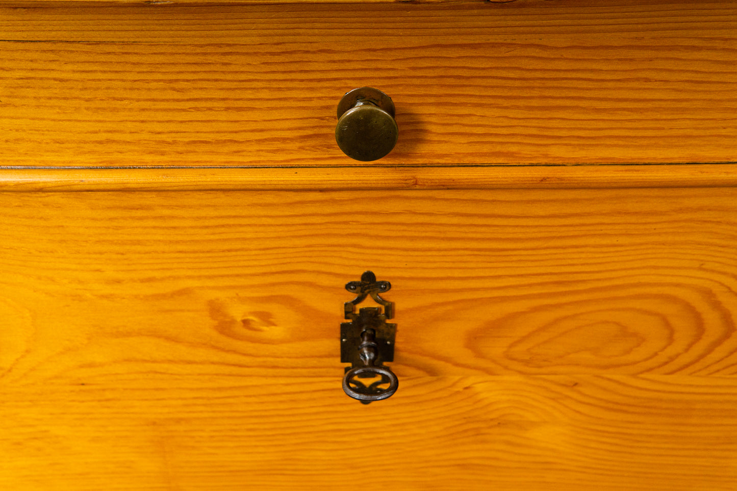 Wunderschöne Biedermeier Runddeckeltruhe