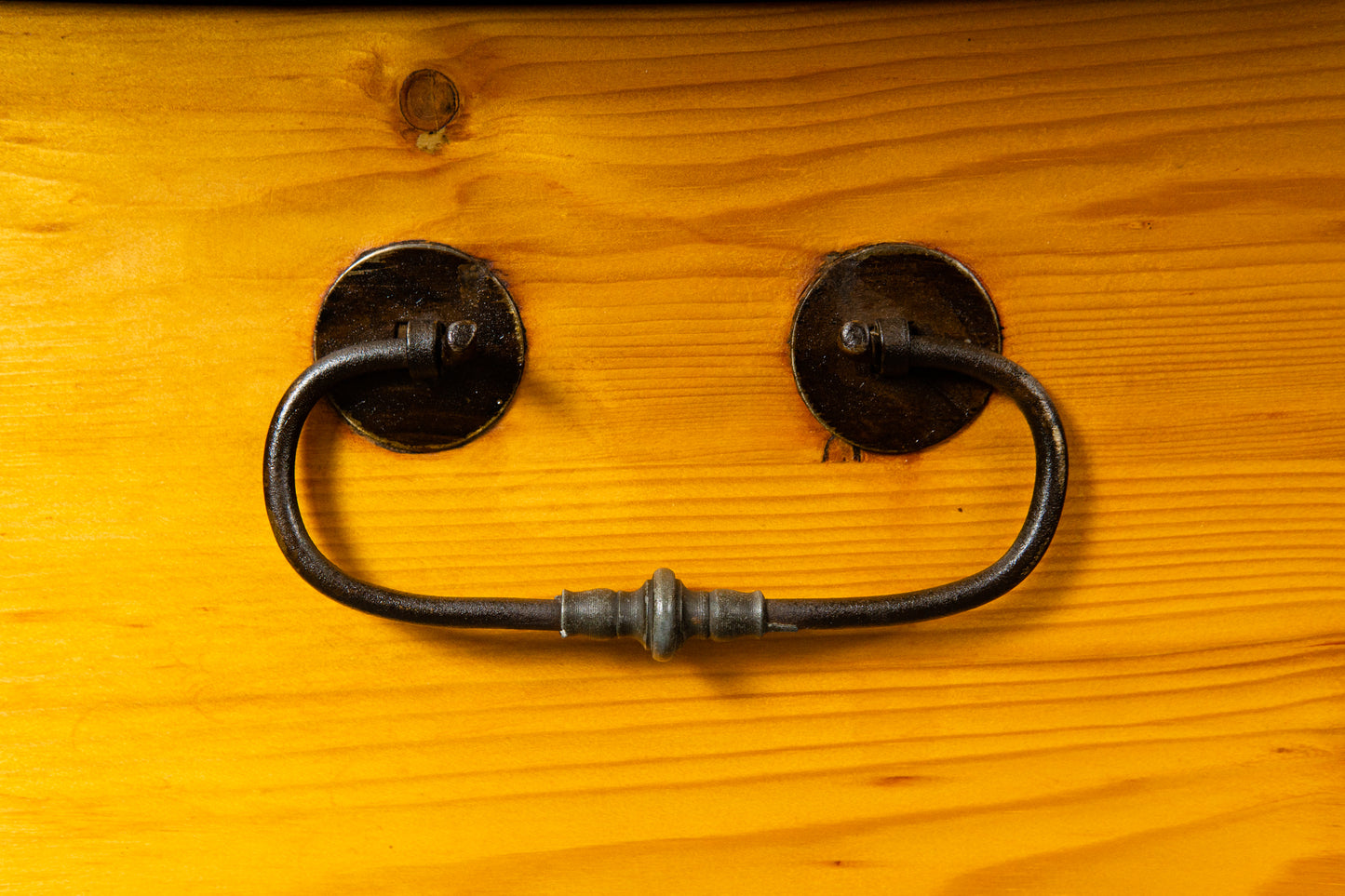 Wunderschöne Biedermeier Runddeckeltruhe