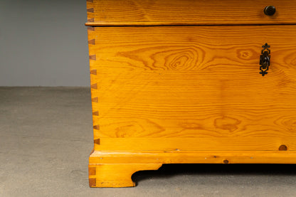 Wunderschöne Biedermeier Runddeckeltruhe