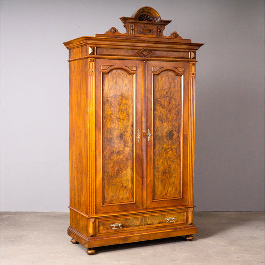 Eleganter Gründerzeit Wäscheschrank