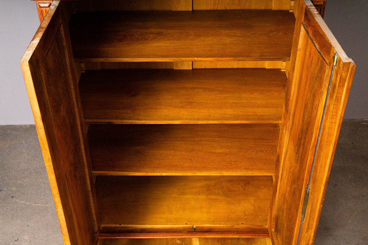 Eleganter Gründerzeit Wäscheschrank