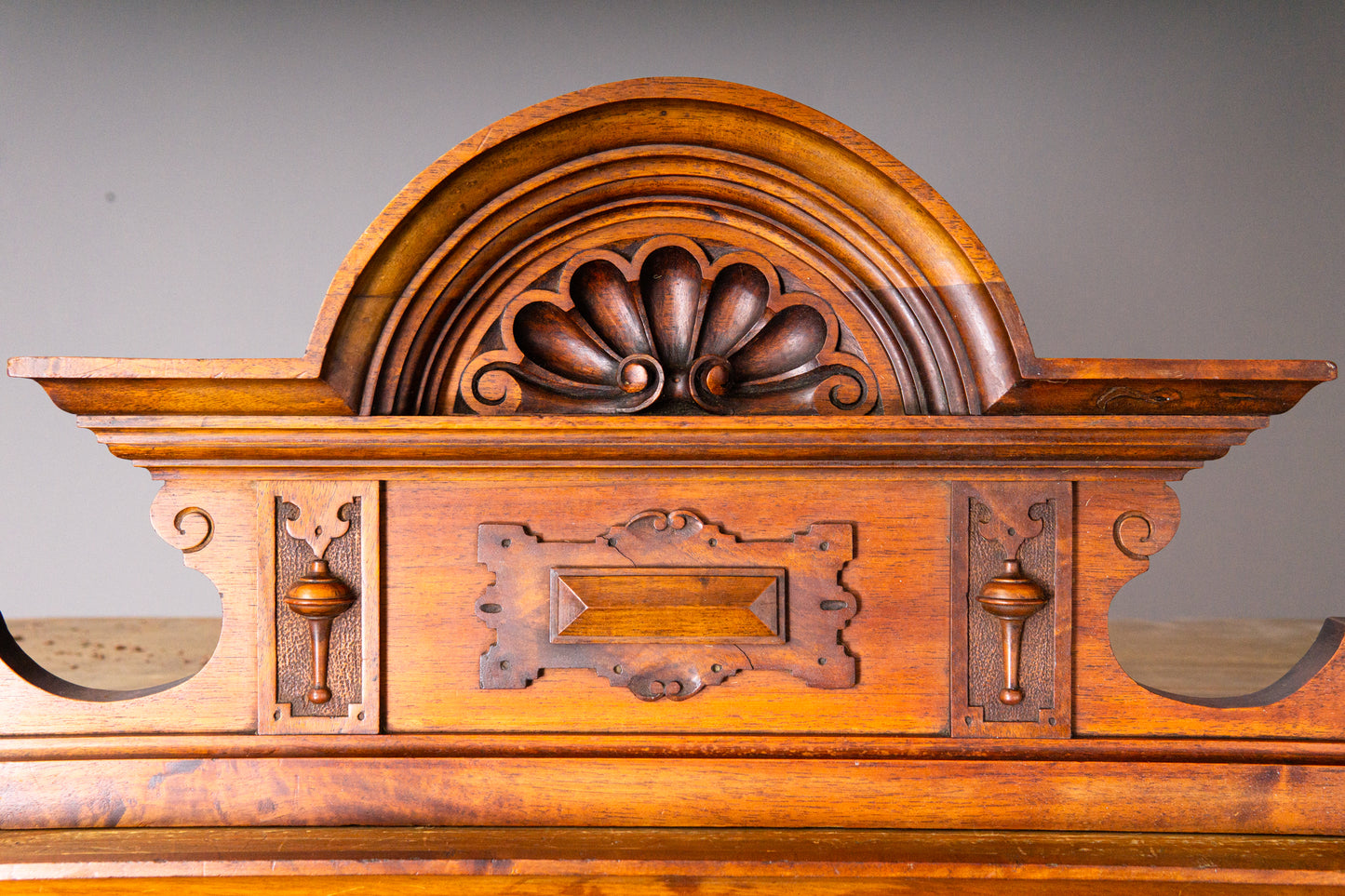 Eleganter Gründerzeit Wäscheschrank