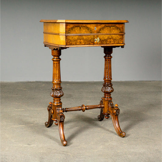 Eleganter Gründerzeit Nähtisch