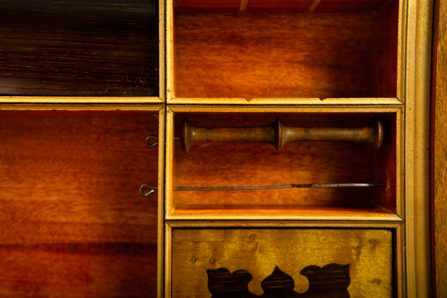 Eleganter Gründerzeit Nähtisch