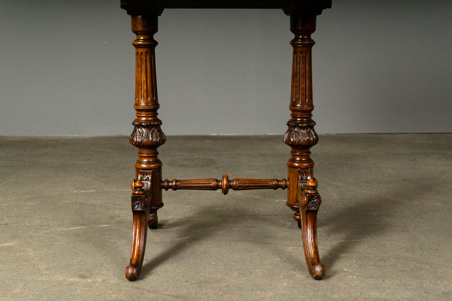 Eleganter Gründerzeit Nähtisch