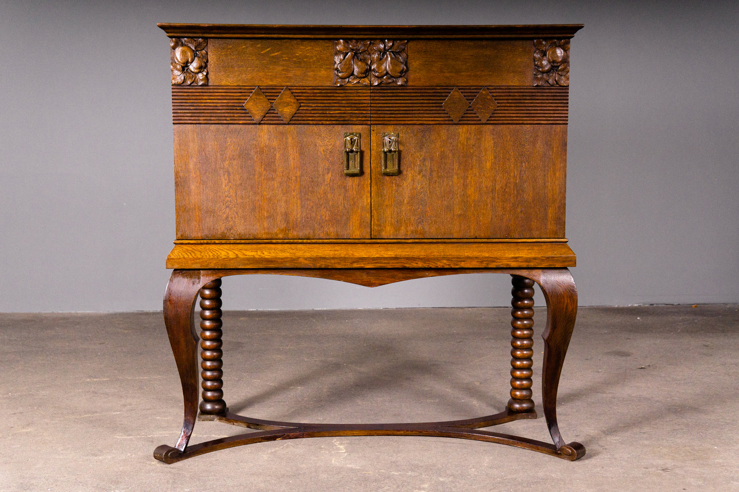 Eleganter Jugendstil Aufsatzschrank