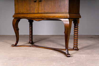 Eleganter Jugendstil Aufsatzschrank