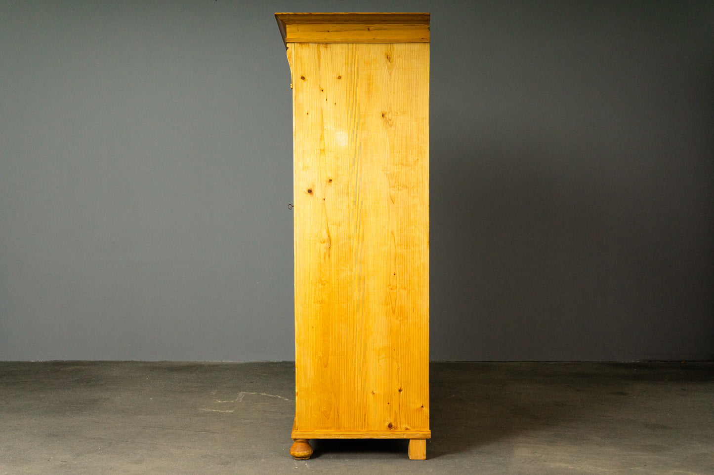 Schöner Jugendstil Kleiderschrank