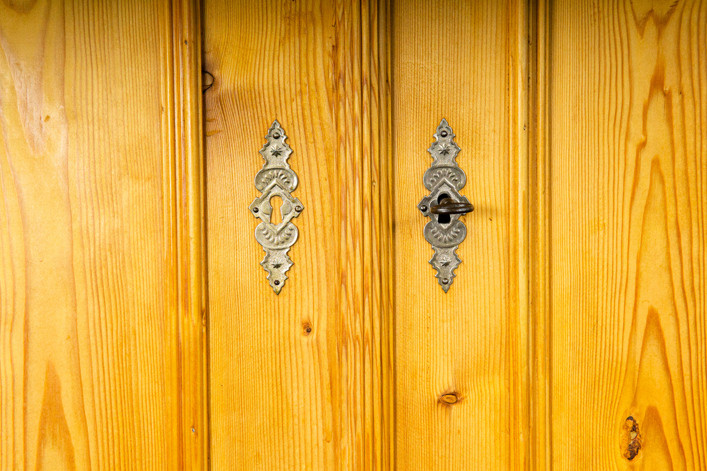 Schöner Jugendstil Kleiderschrank