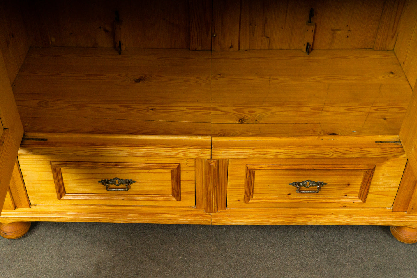 Schöner Jugendstil Kleiderschrank