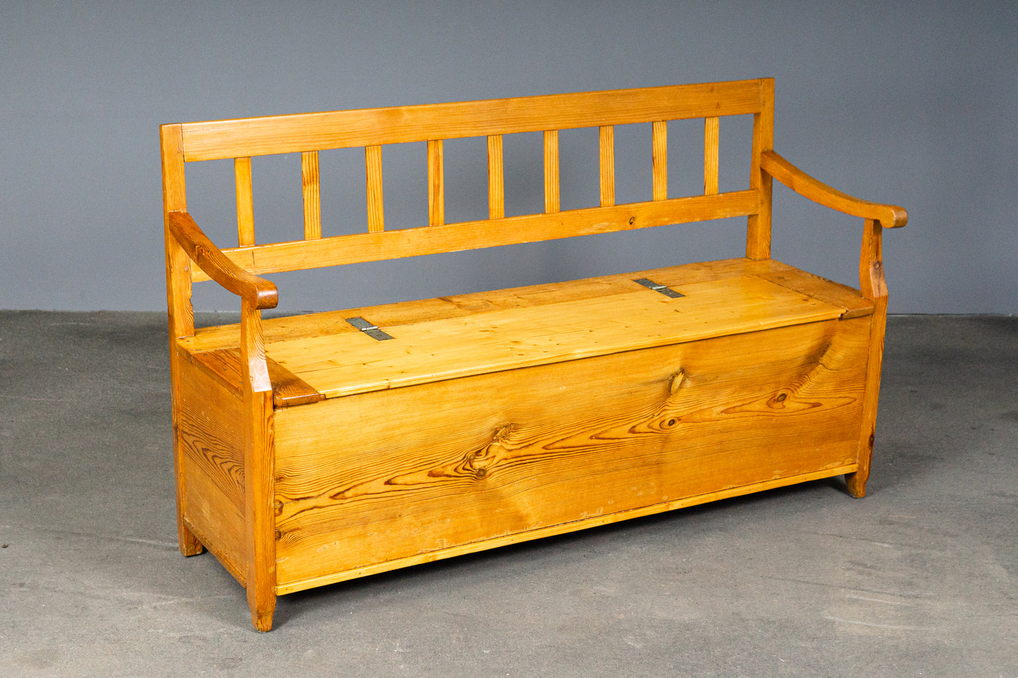 Praktische Biedermeier Truhenbank