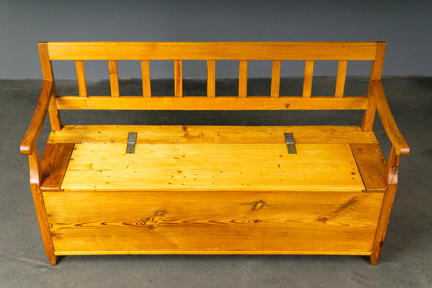 Praktische Biedermeier Truhenbank