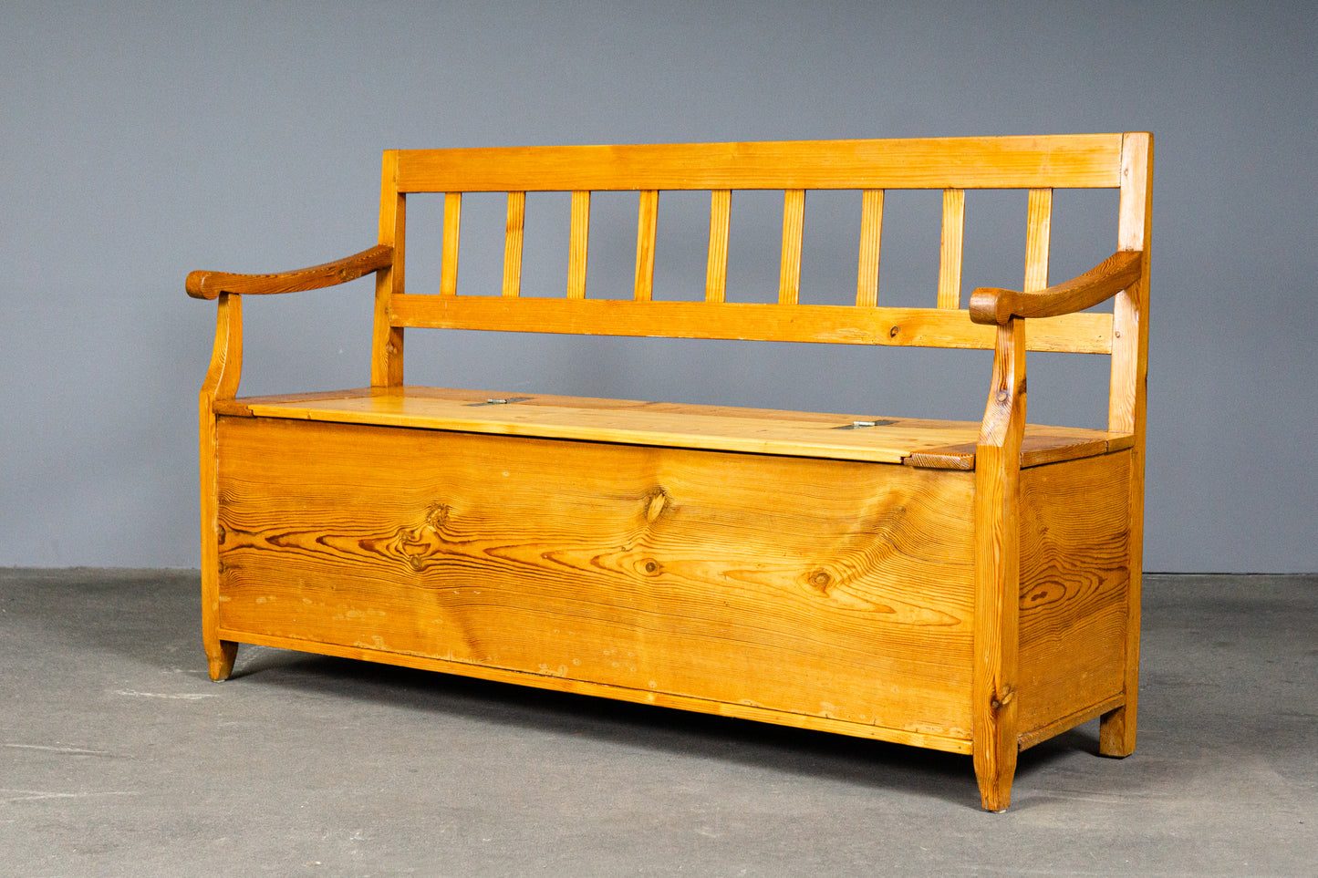 Praktische Biedermeier Truhenbank