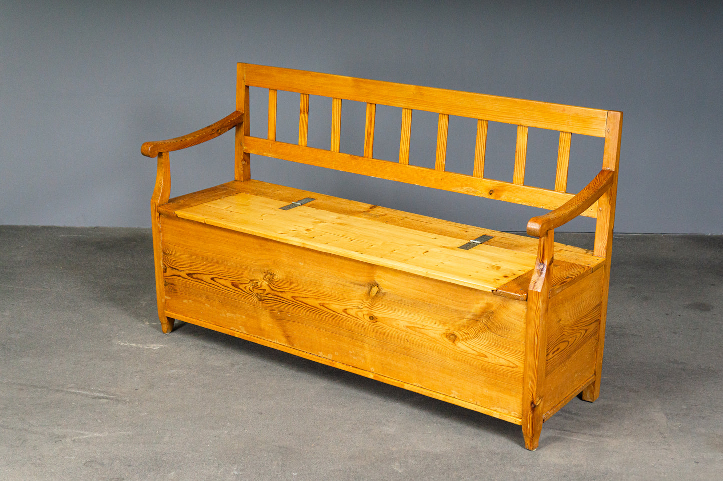 Praktische Biedermeier Truhenbank