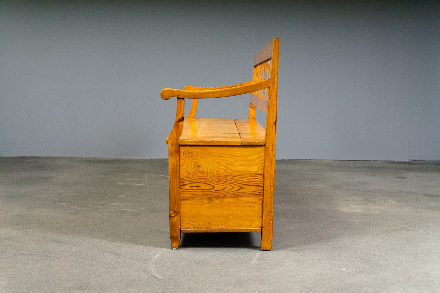 Praktische Biedermeier Truhenbank