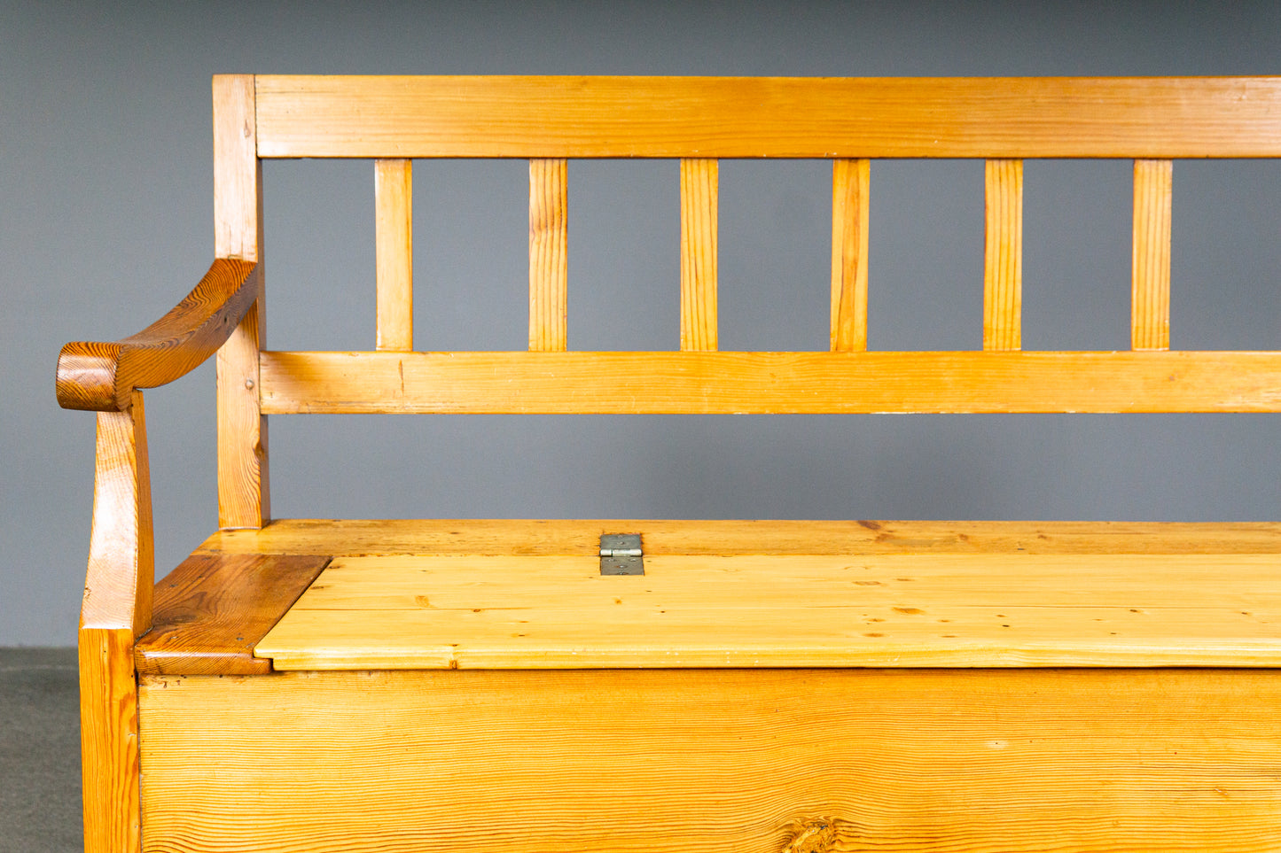 Praktische Biedermeier Truhenbank