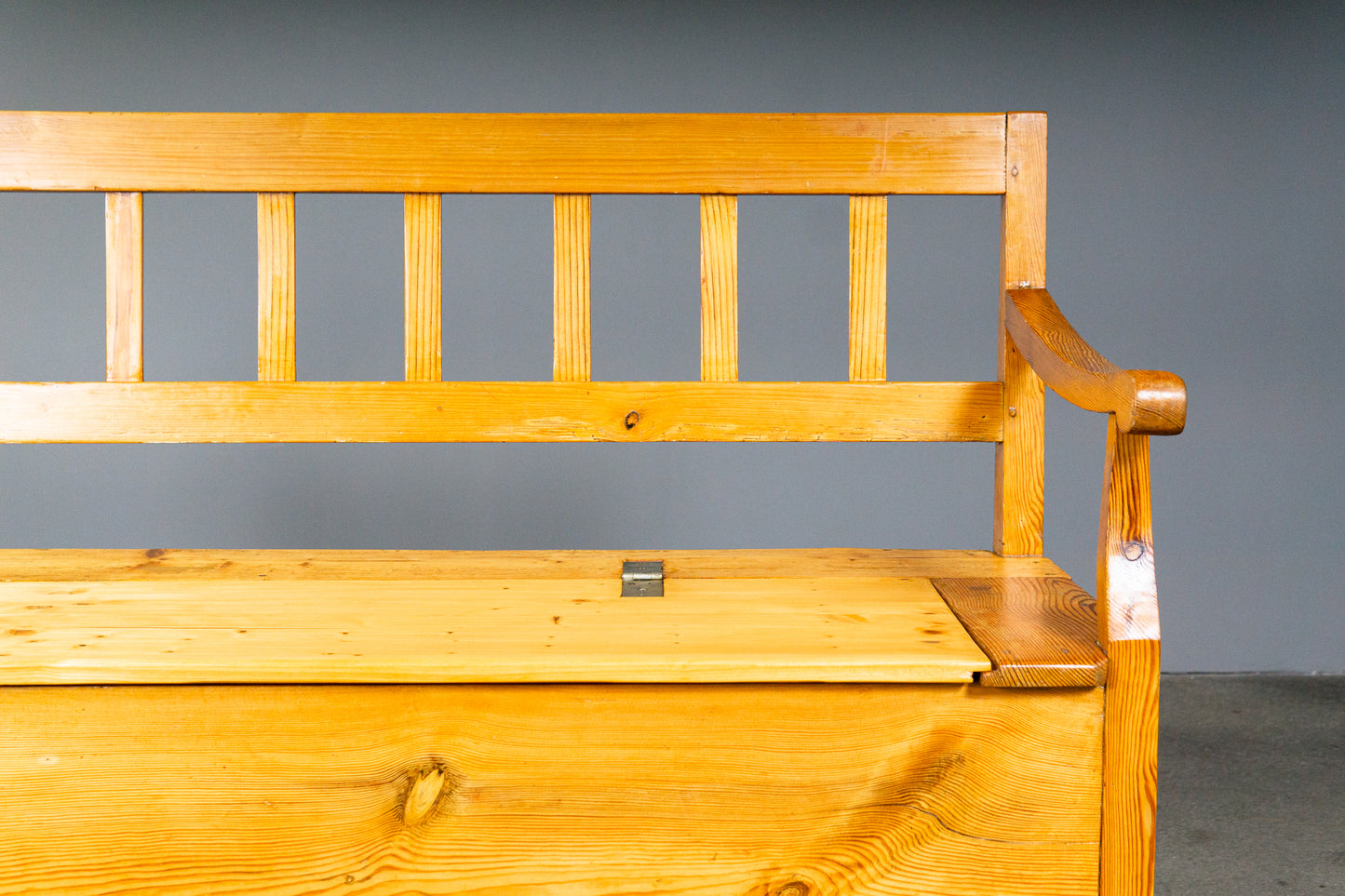 Praktische Biedermeier Truhenbank