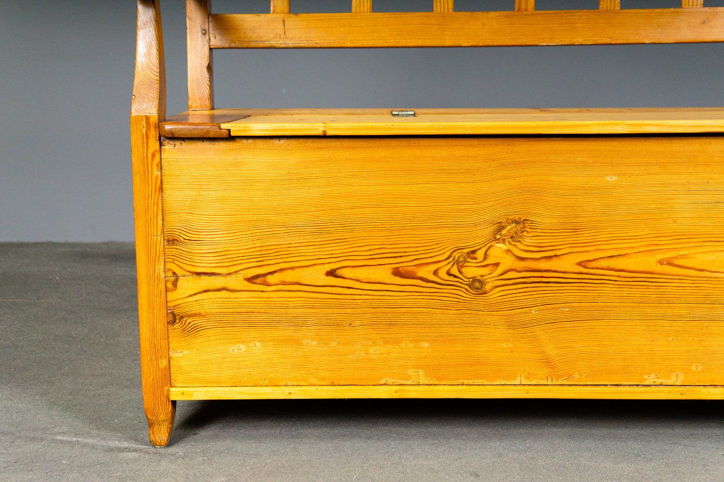 Praktische Biedermeier Truhenbank