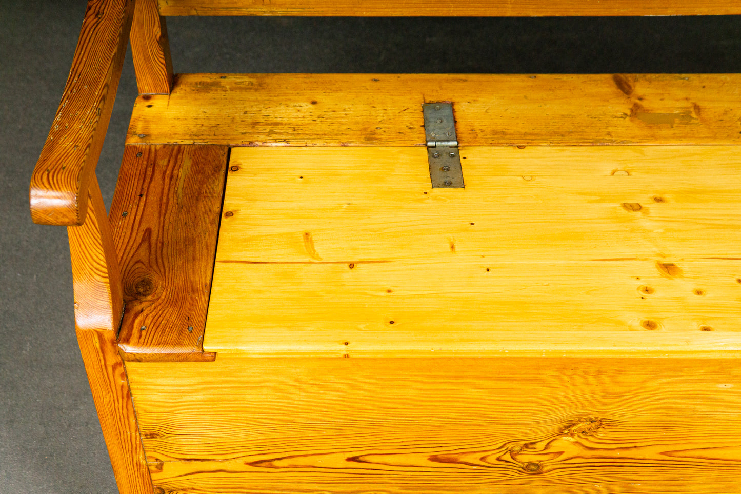 Praktische Biedermeier Truhenbank